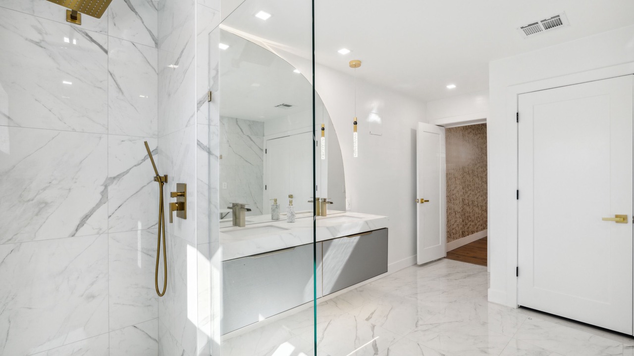 Photo of Bathroom in Papago Parkway