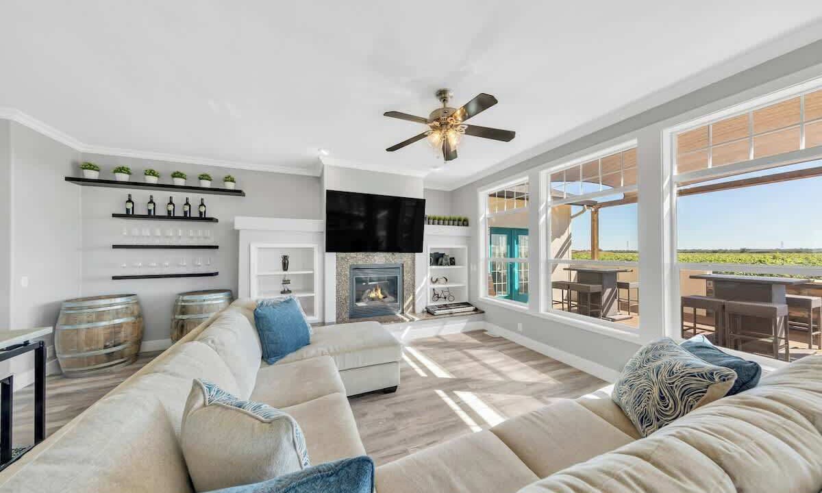 Photo of Livingroom in Clarksburg