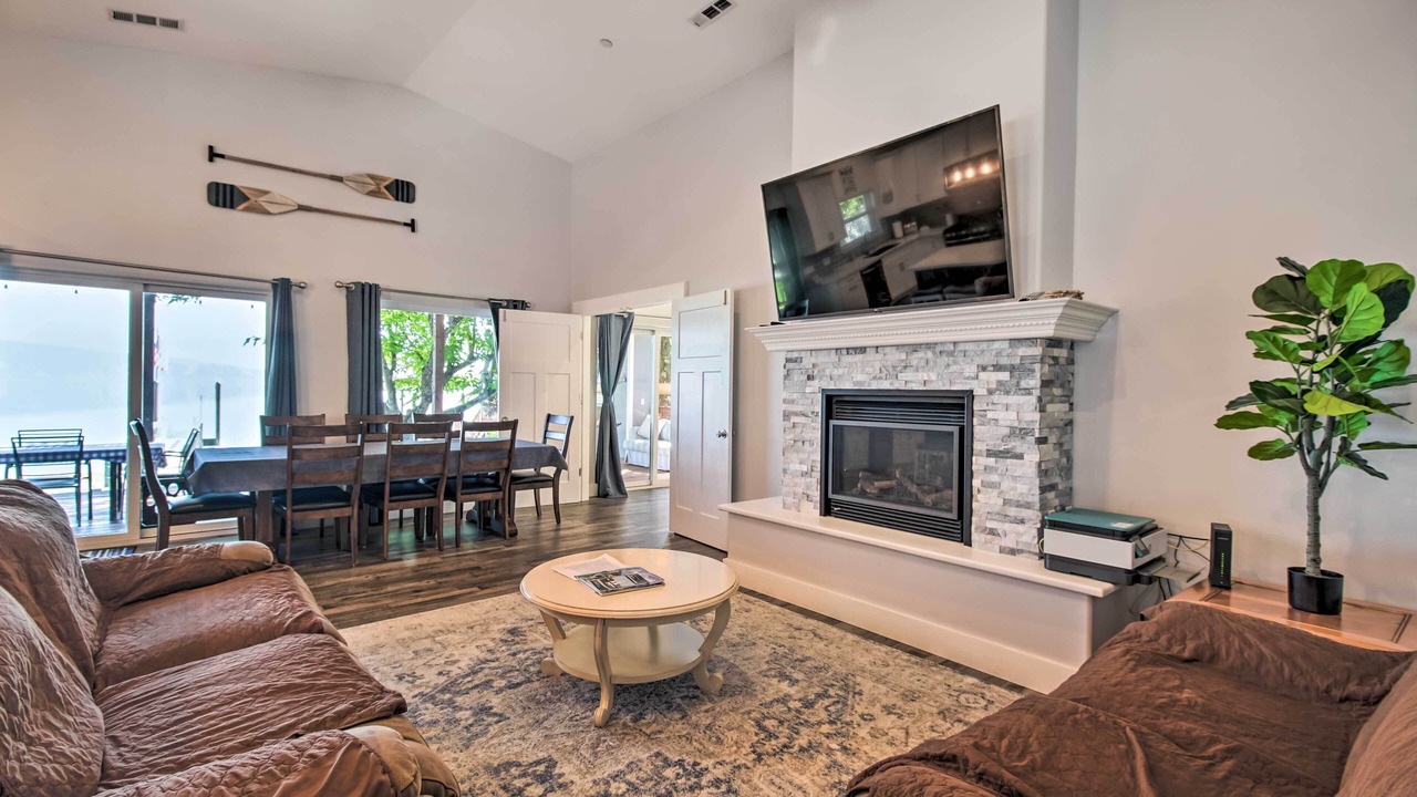 Photo of Livingroom in North Lakeport