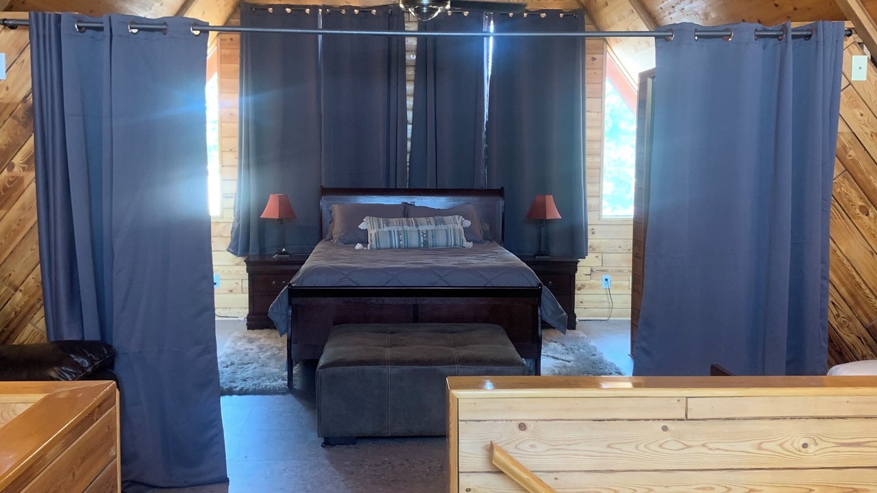 Photo of Bedroom in Crooked River Ranch