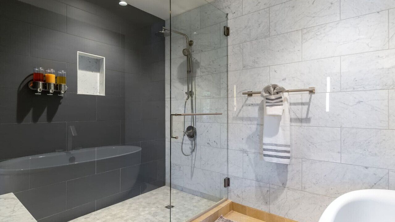 Photo of Bathroom in Lakeside Park