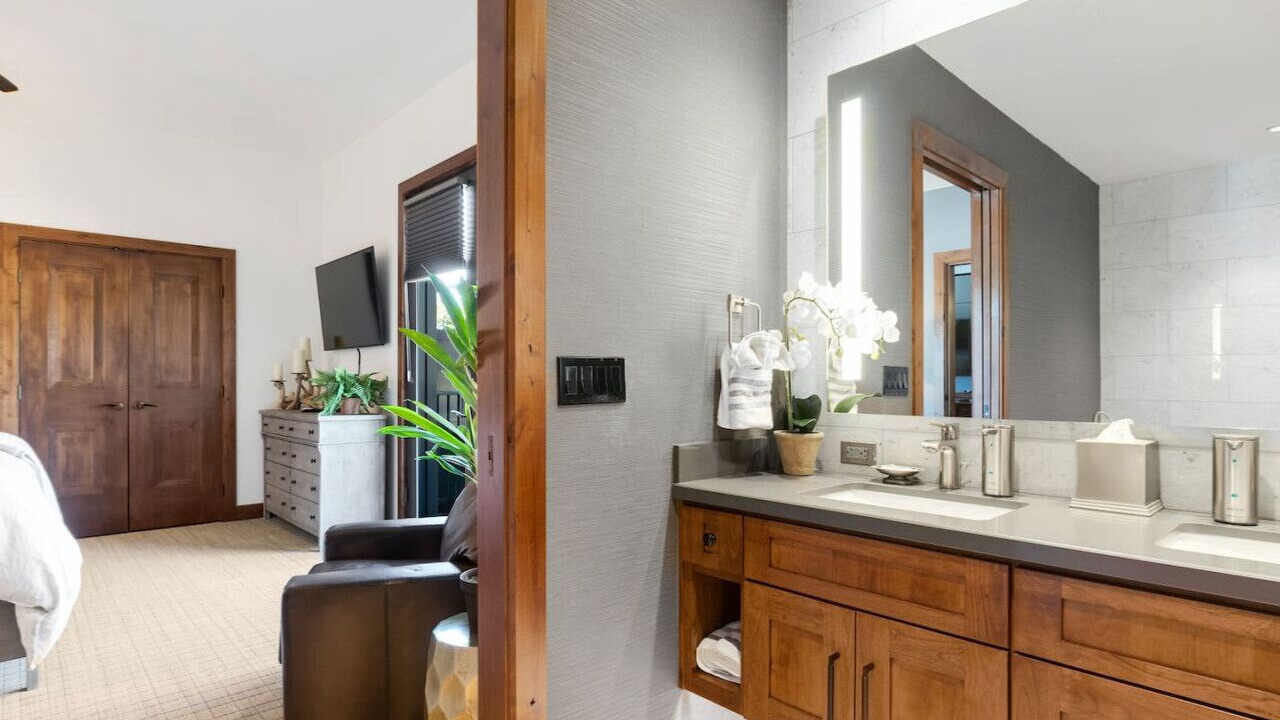 Photo of Bathroom in Lakeside Park