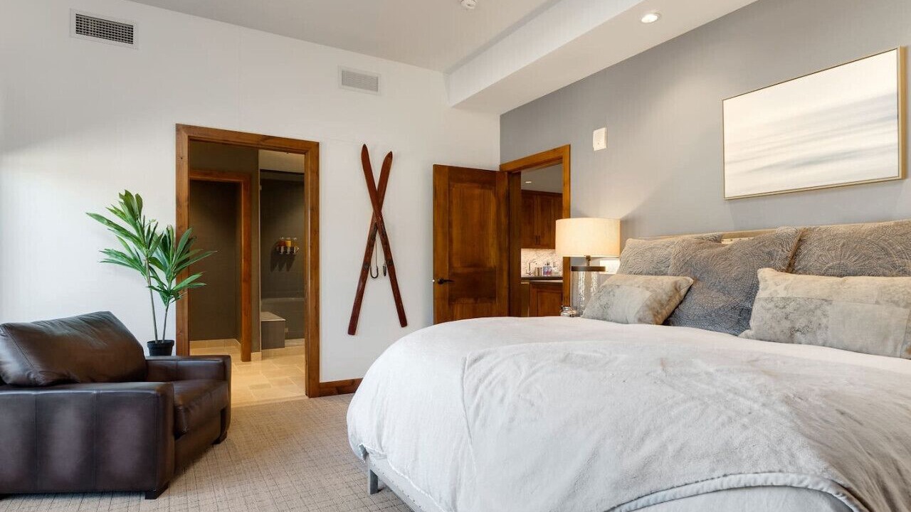 Photo of Bedroom in Lakeside Park