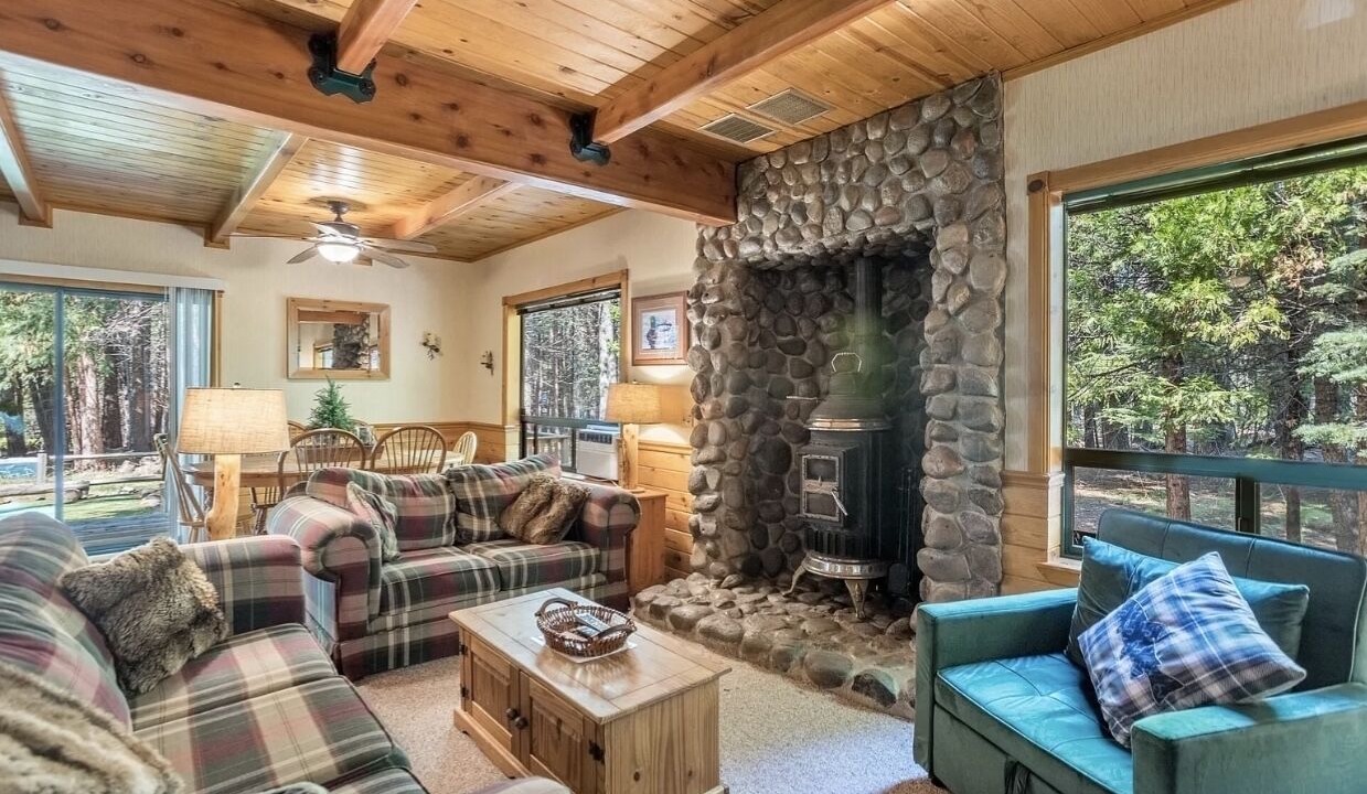 Photo of Livingroom in Shingletown