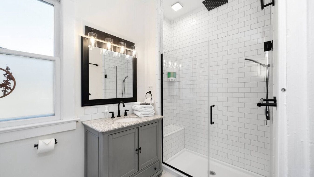 Photo of Bathroom in Sandy