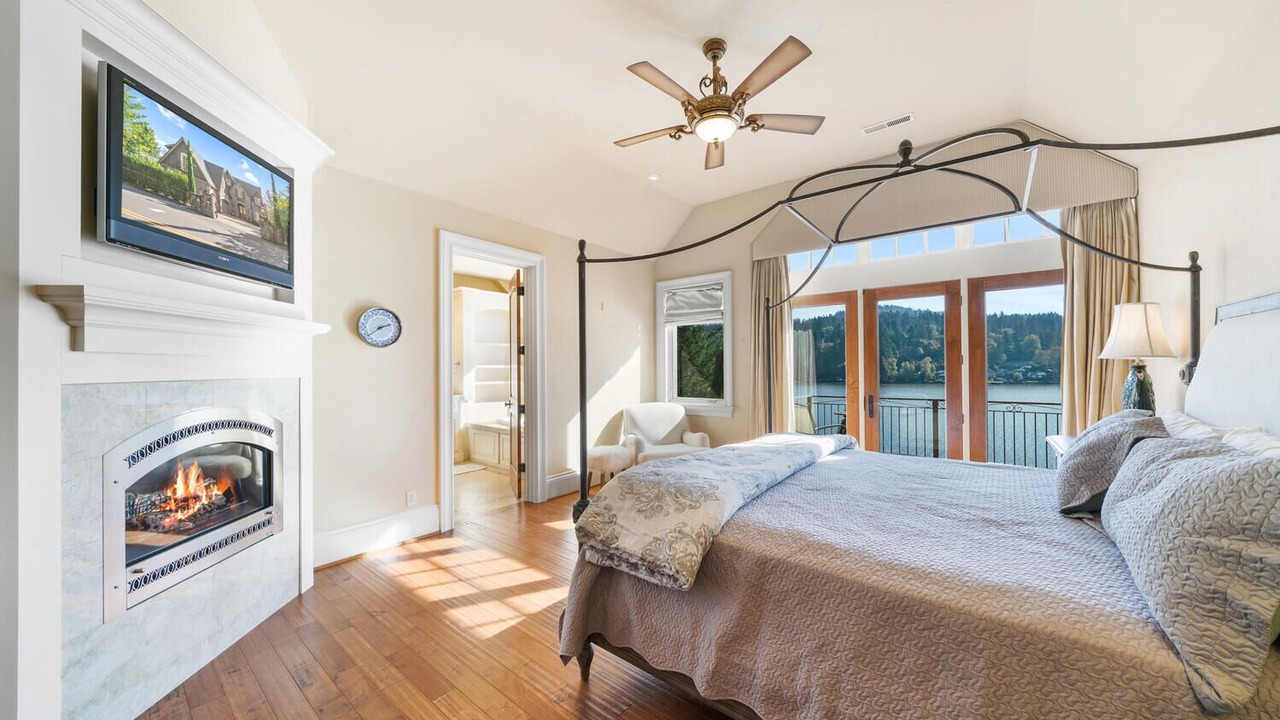 Photo of Bedroom in Lake Grove