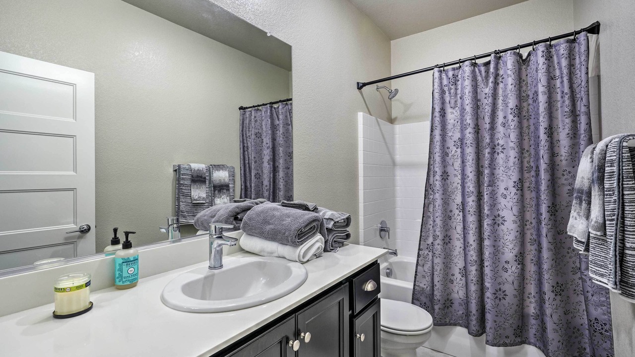 Photo of Bathroom in Hood