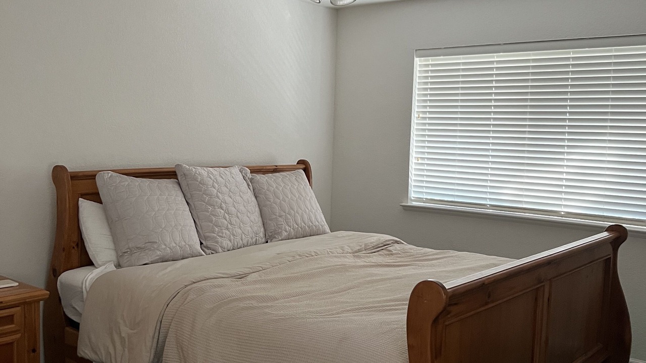 Photo of Bedroom in Oak Shores