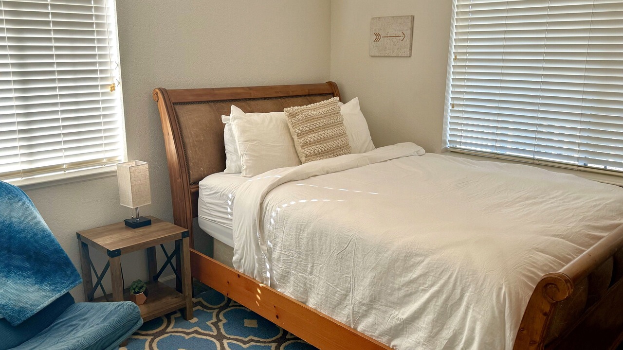 Photo of Bedroom in Oak Shores