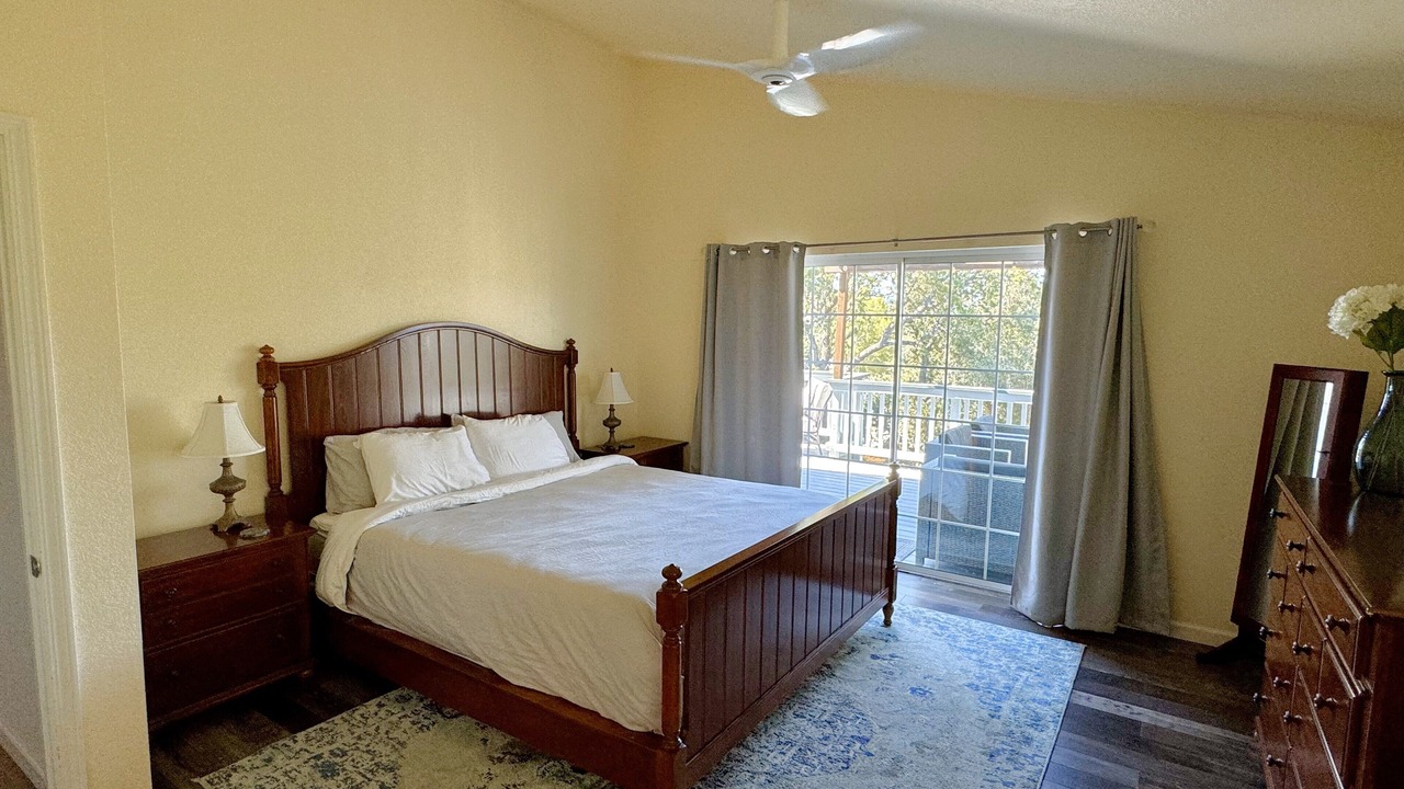 Photo of Bedroom in Oak Shores
