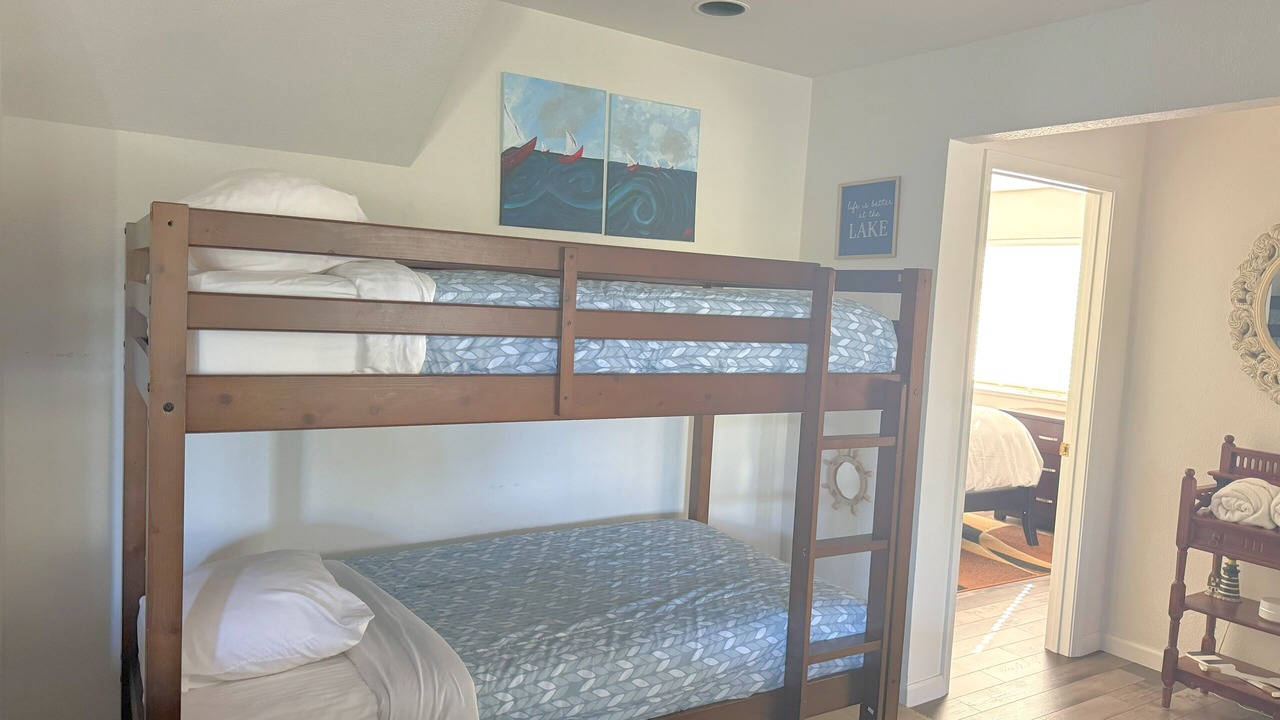 Photo of Bedroom in Oak Shores