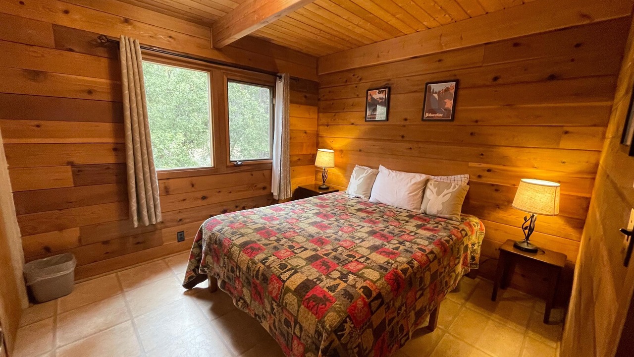 Photo of Bedroom in North Wawona