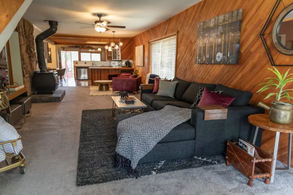 Photo of Livingroom in McCloud