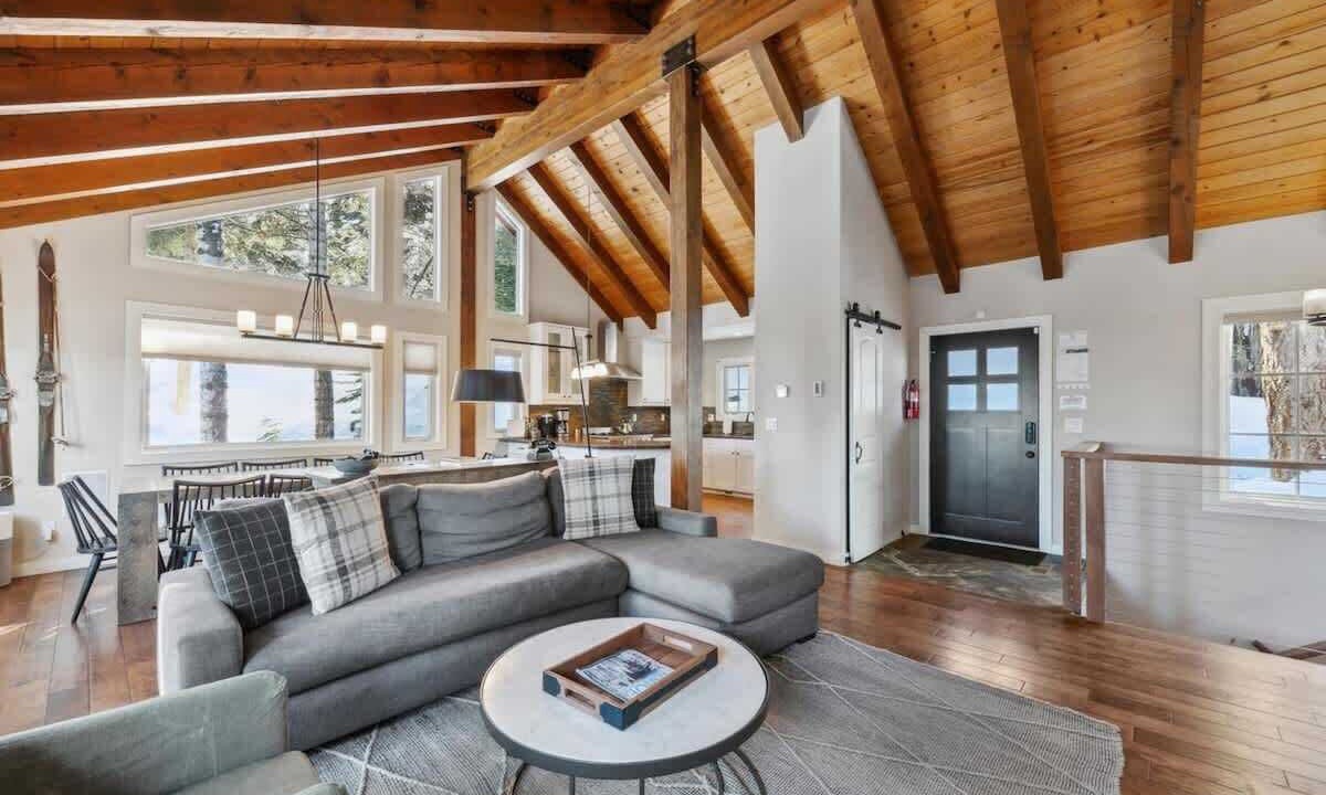 Photo of Livingroom in Kingswood Estates