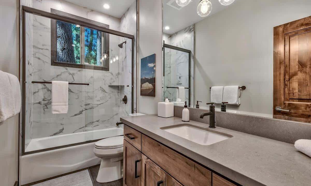 Photo of Bathroom in Country Club Estates