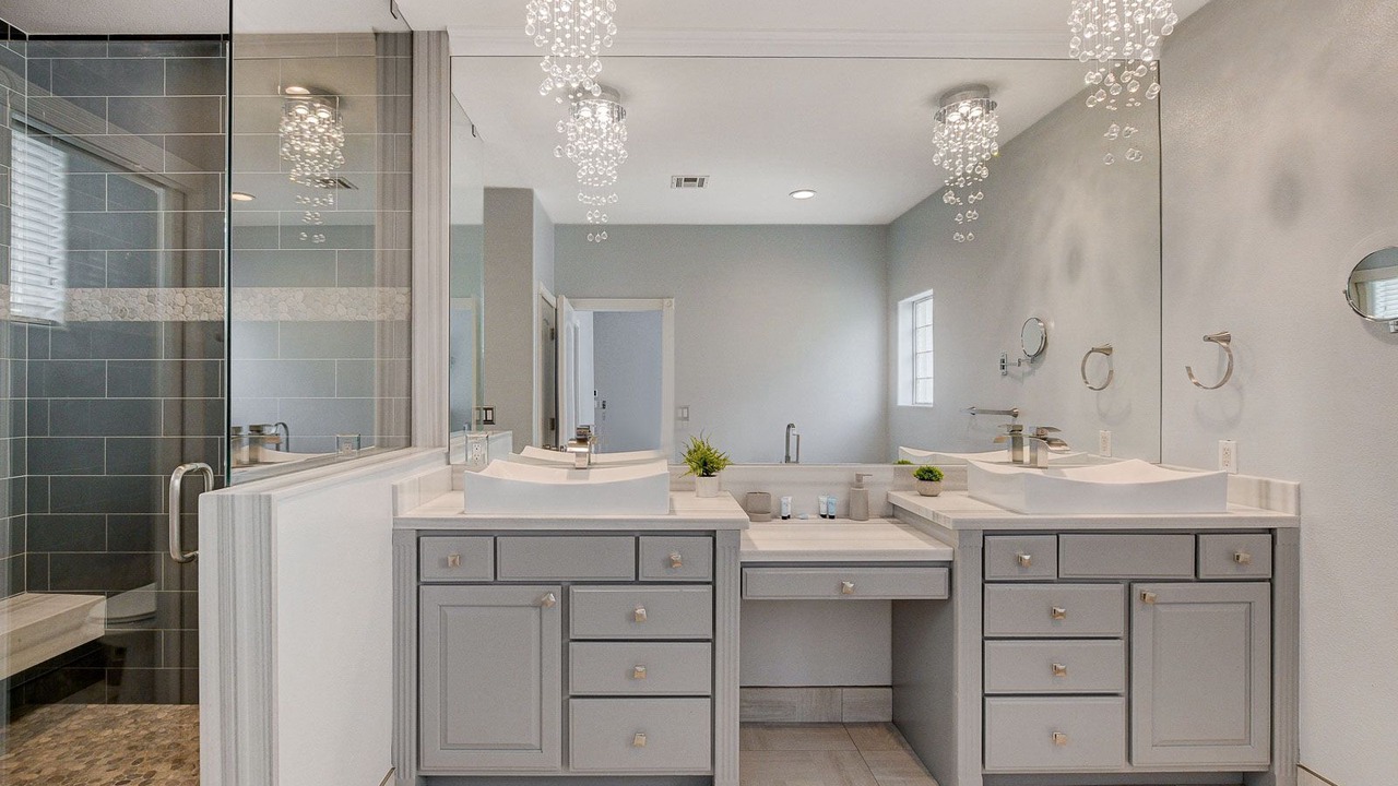 Photo of Bathroom in Southfork