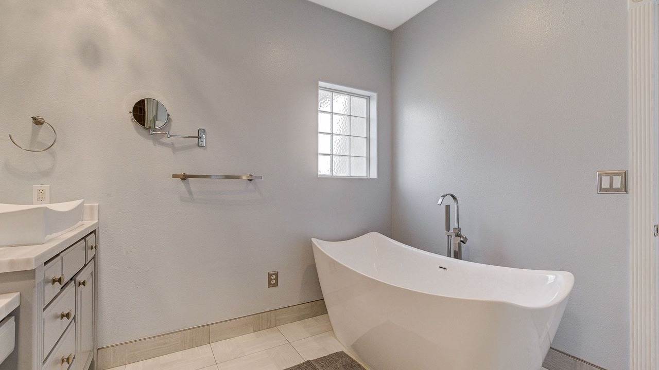 Photo of Bathroom in Southfork