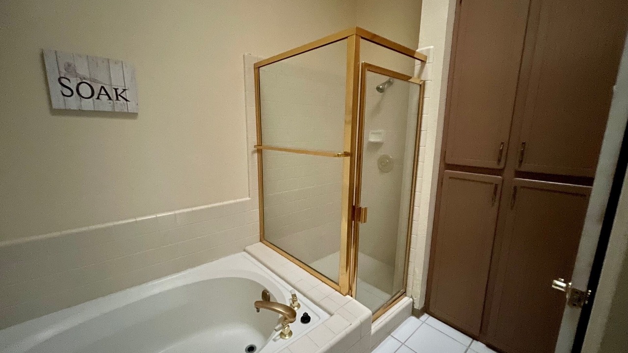 Photo of Bathroom in Raisin