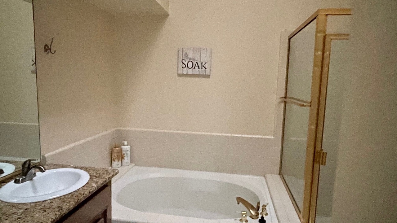 Photo of Bathroom in Raisin