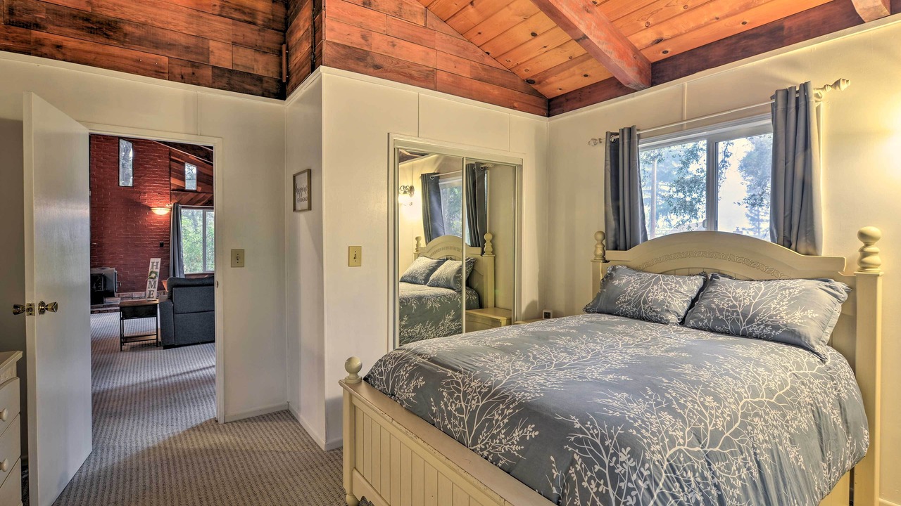 Photo of Bedroom in Salyer