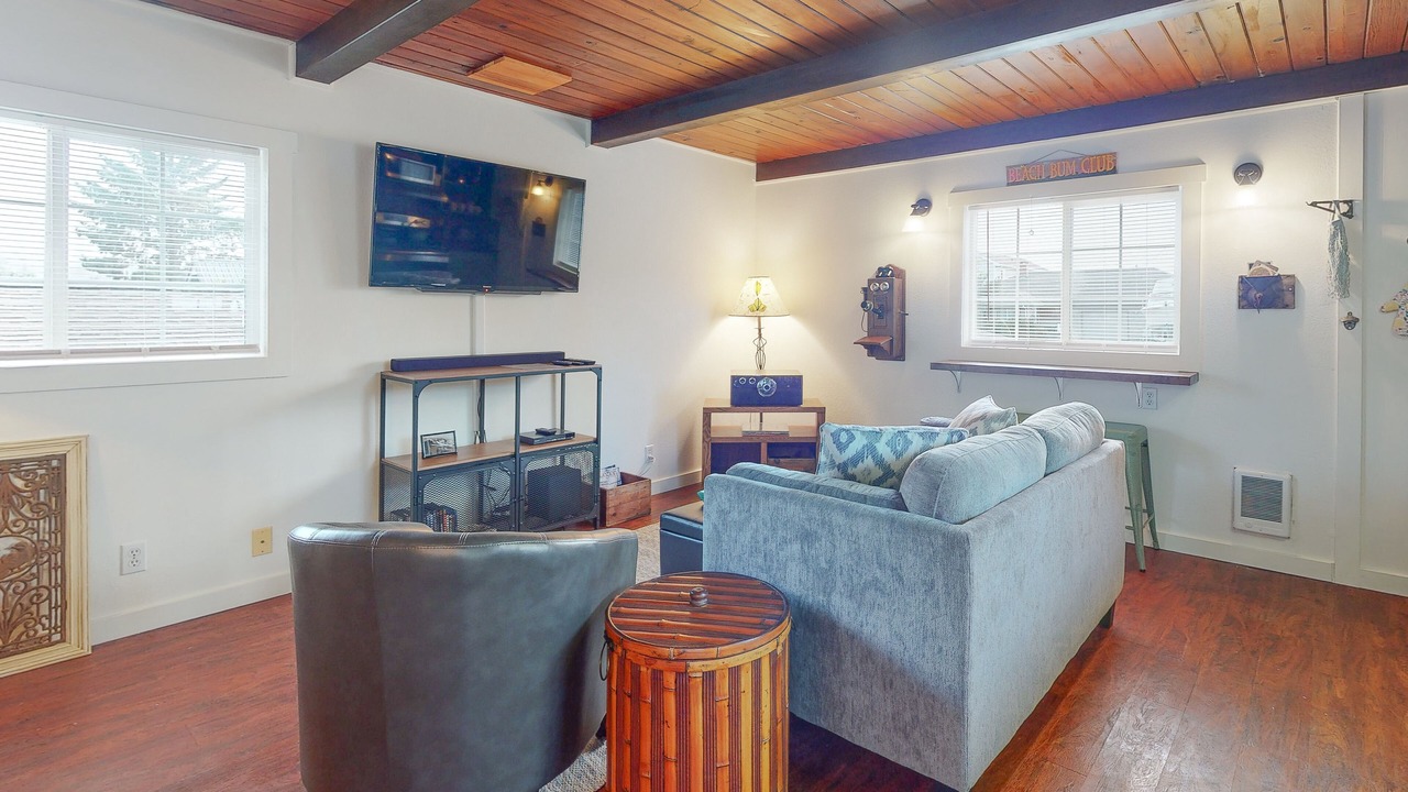 Photo of Livingroom in Winchester Bay