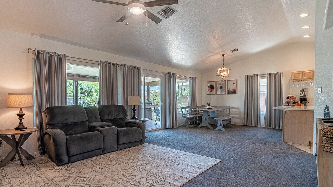 Photo of Livingroom in Desert Foothills