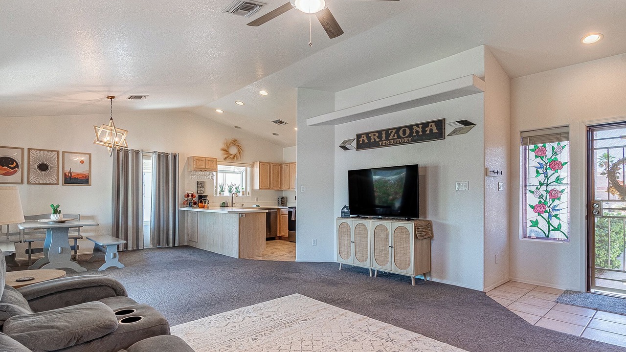 Photo of Livingroom in Desert Foothills