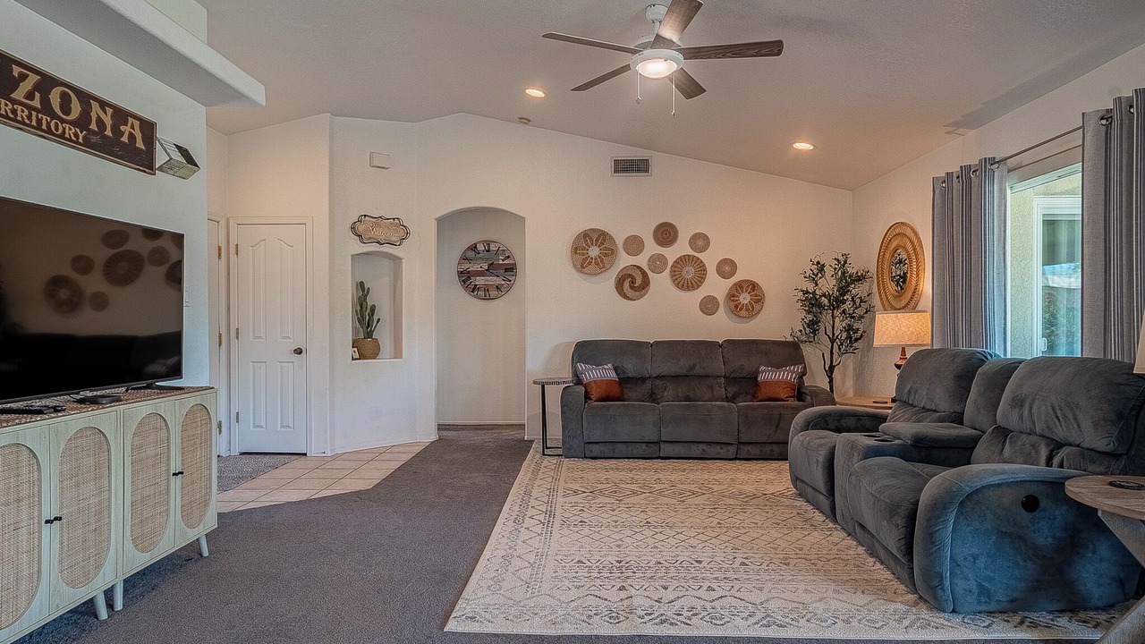 Photo of Livingroom in Desert Foothills
