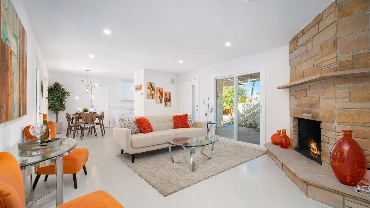 Photo of Livingroom in Cathedral City Cove