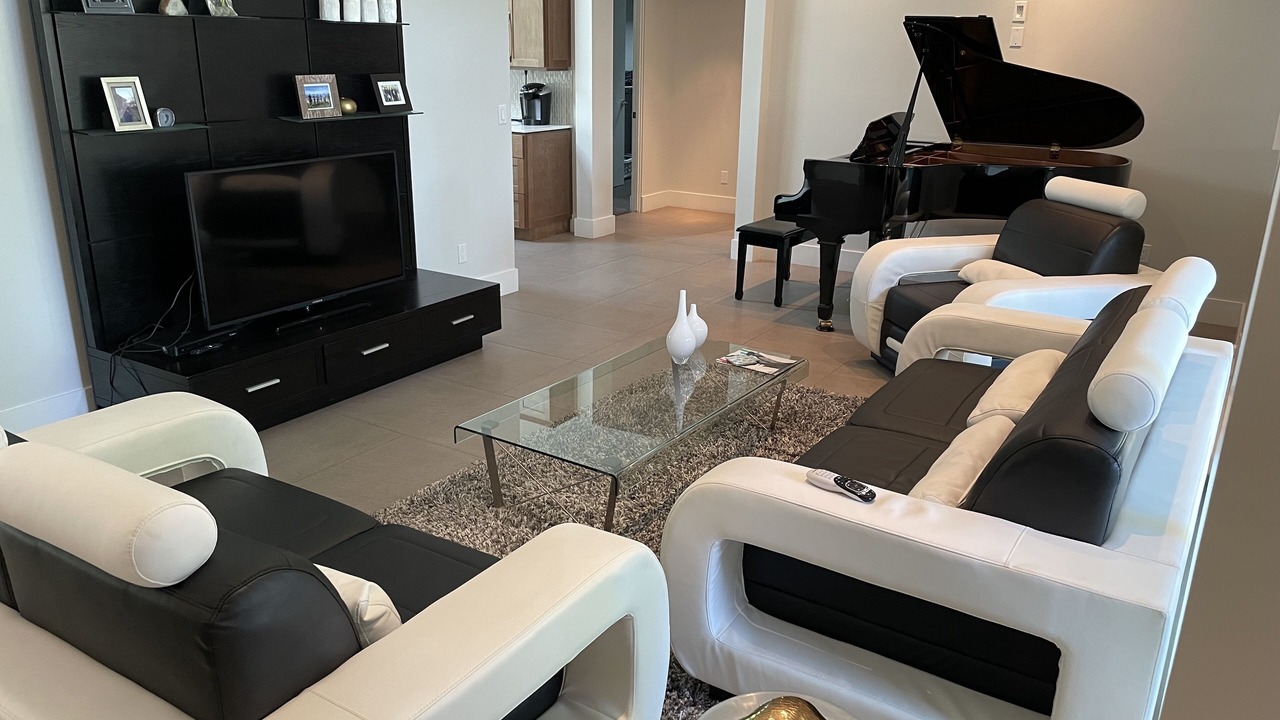 Photo of Livingroom in Camelback East