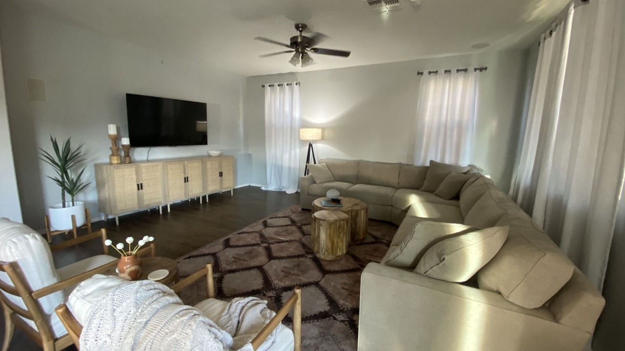 Photo of Livingroom in Surprise Farms