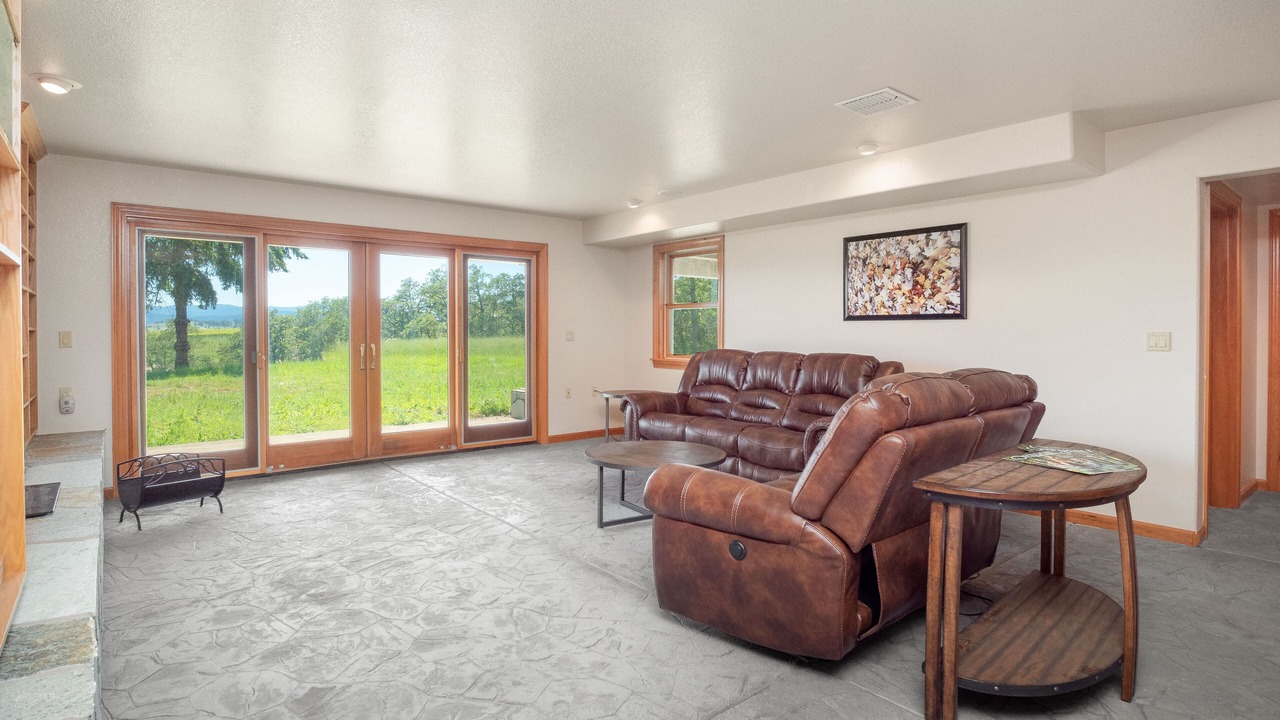 Photo of Livingroom in Oakland