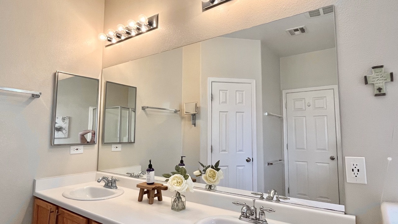 Photo of Bathroom in Silverstone Ranch