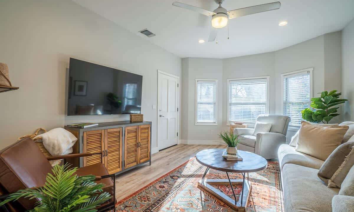 Photo of Livingroom in Downtown Sacramento