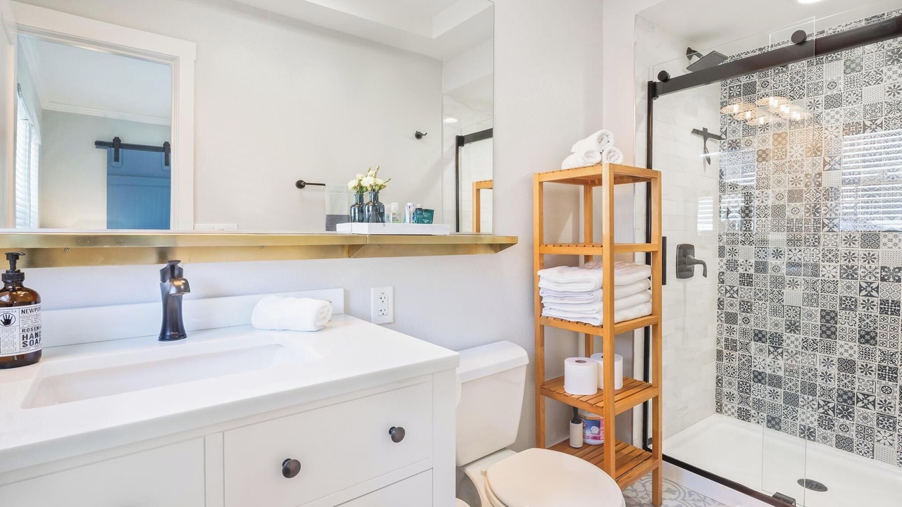Photo of Bathroom in North Oak Park