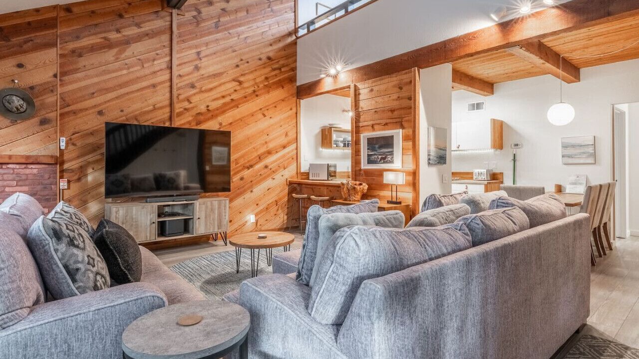 Photo of Livingroom in June Lake