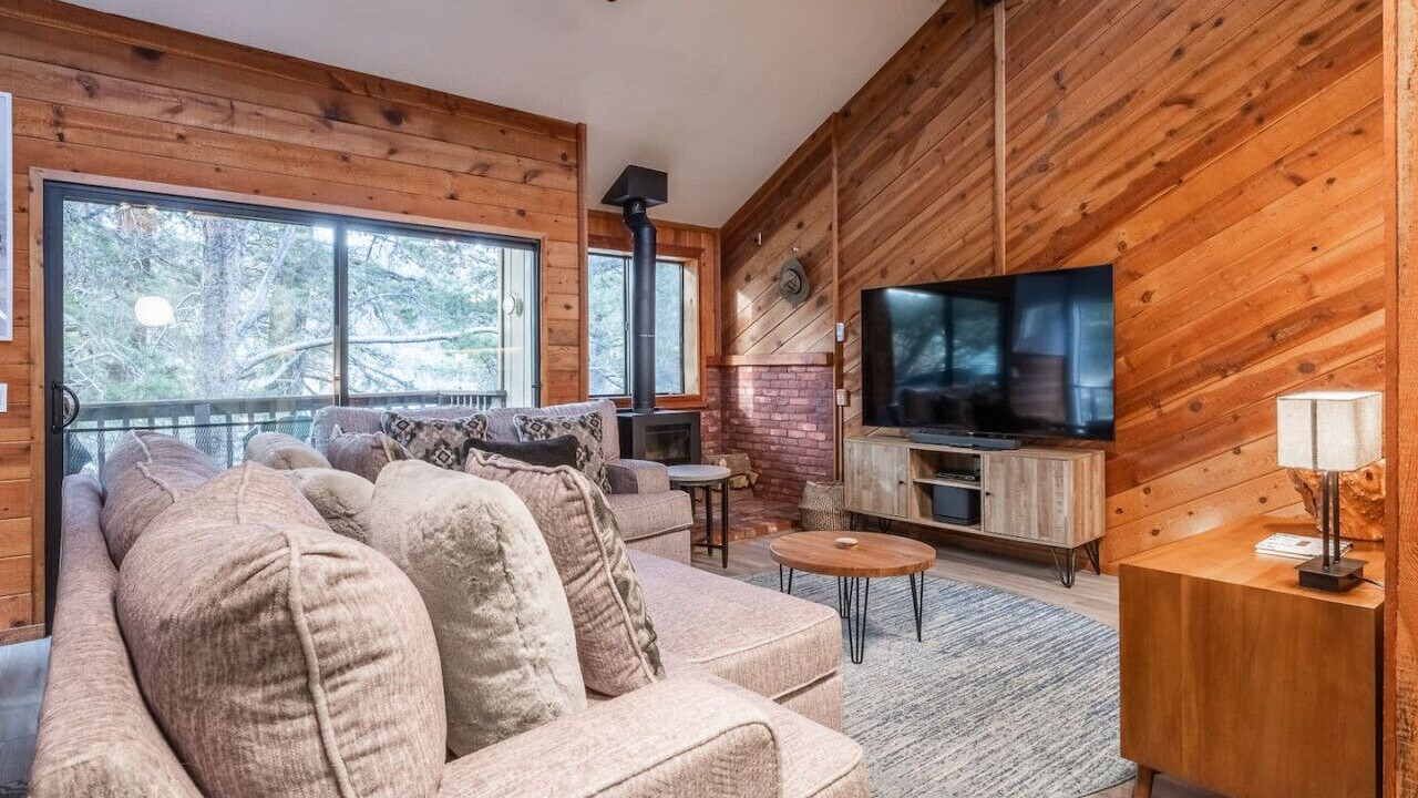 Photo of Livingroom in June Lake