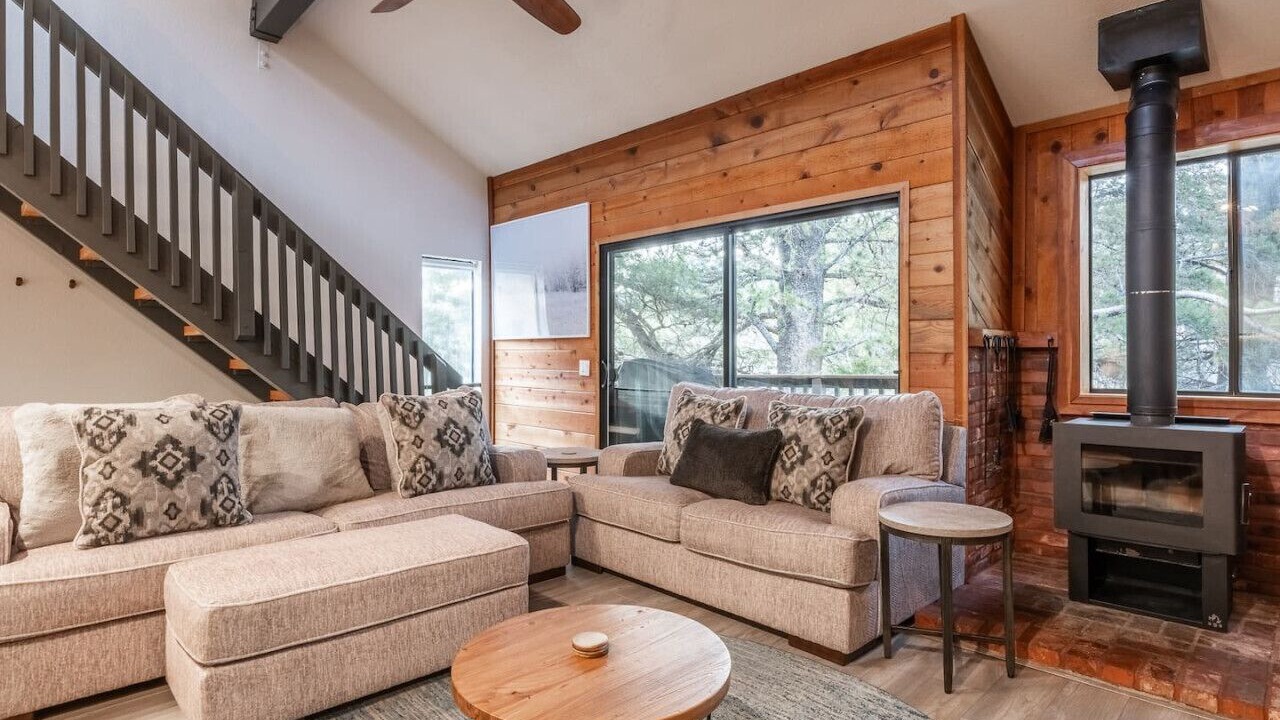 Photo of Livingroom in June Lake