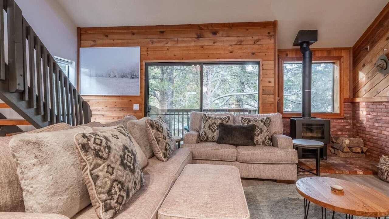 Photo of Livingroom in June Lake