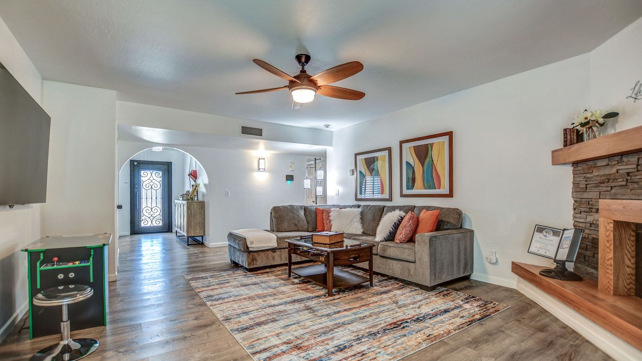 Photo of Livingroom in Paradise Valley Village