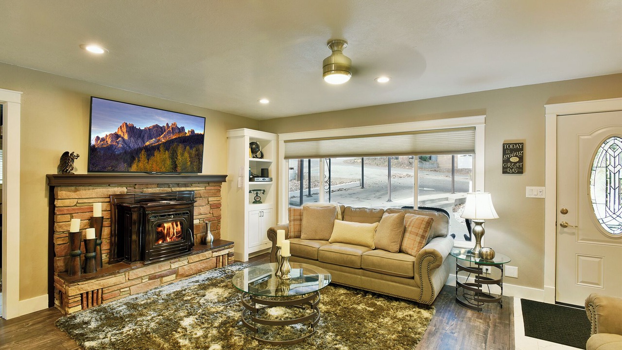Photo of Bedroom in Dunsmuir