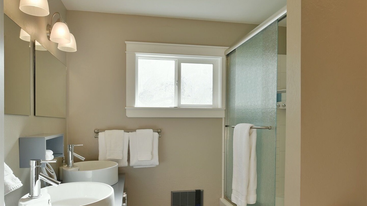 Photo of Bathroom in Dunsmuir
