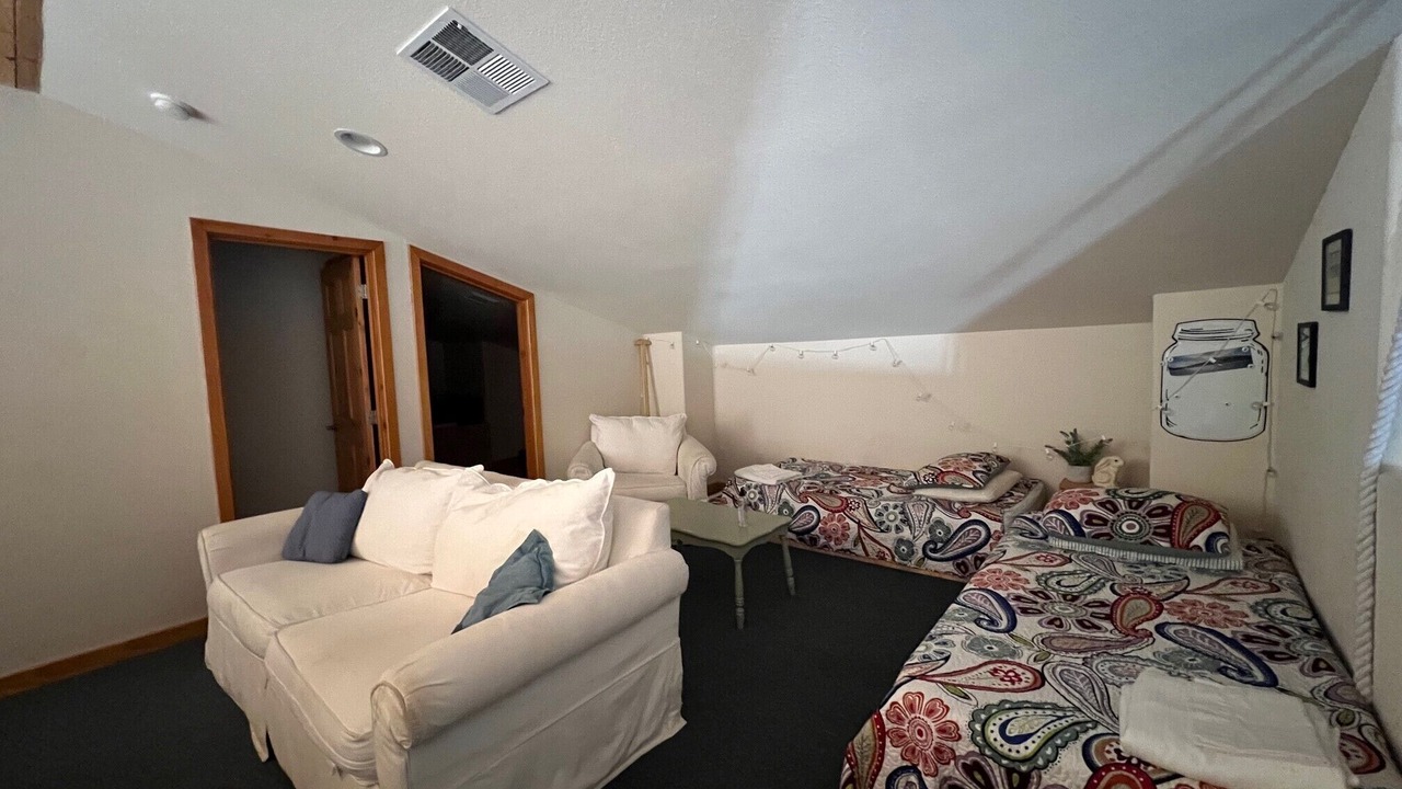 Photo of Bedroom in Oak Shores