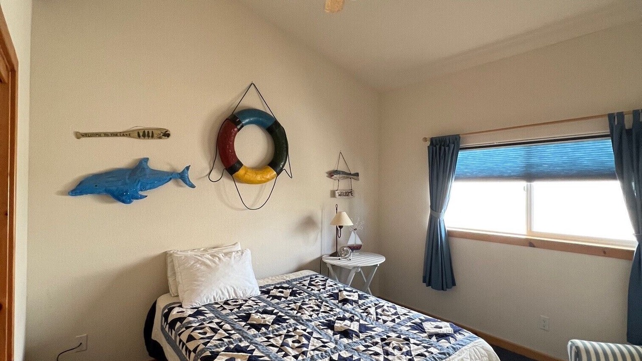 Photo of Bedroom in Oak Shores