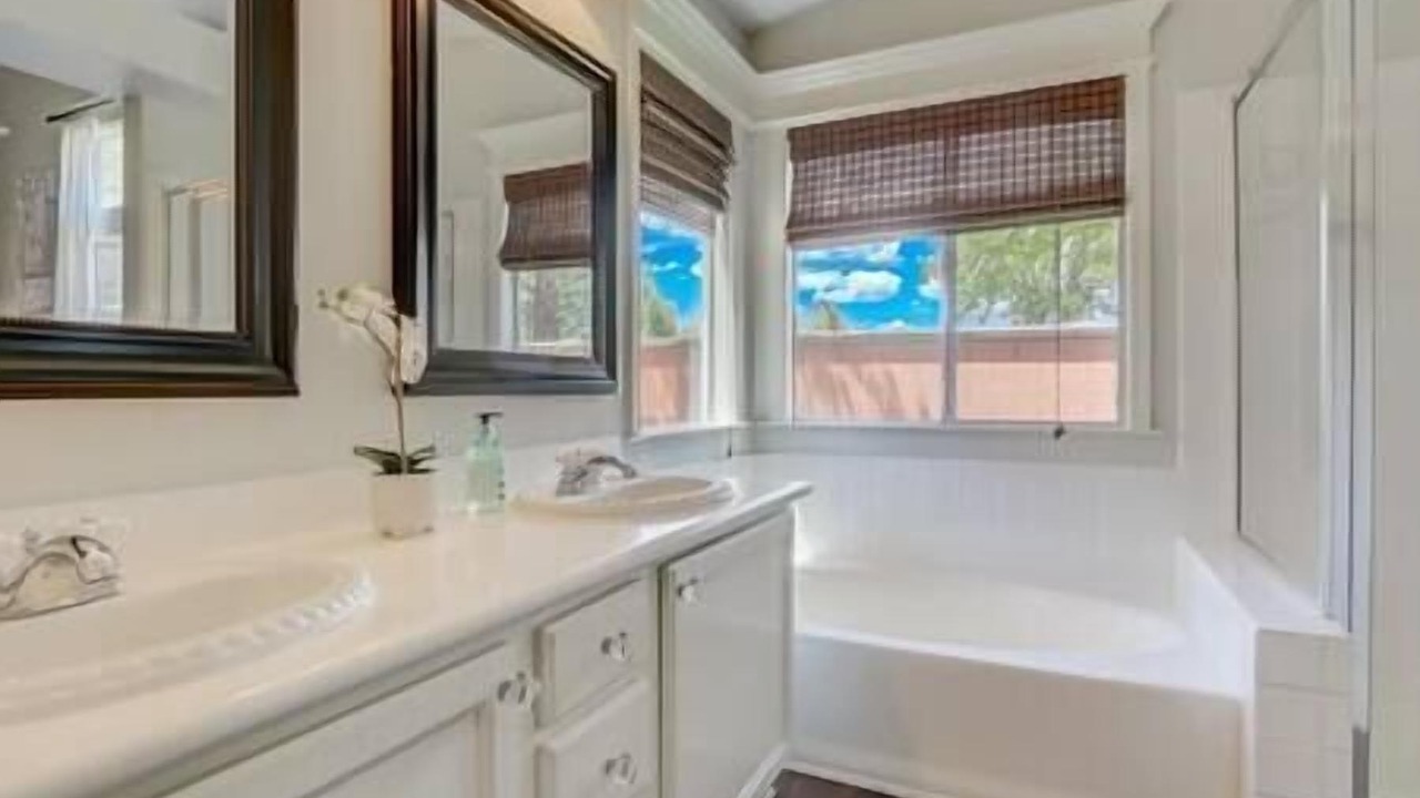 Photo of Bathroom in Green Valley