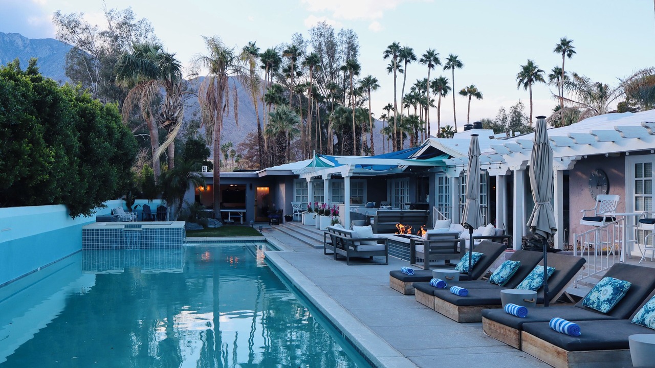 Photo of Outdoor in Racquet Club West