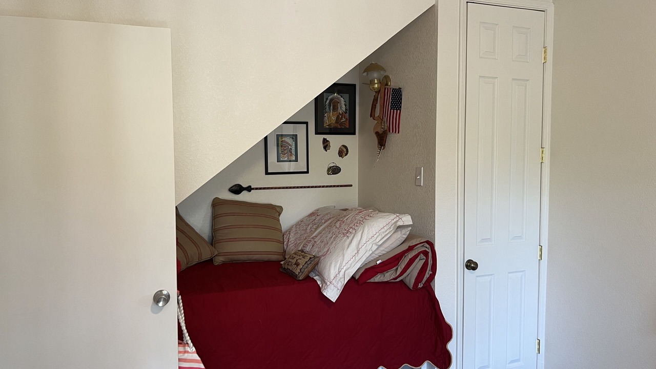 Photo of Bedroom in Oak Shores