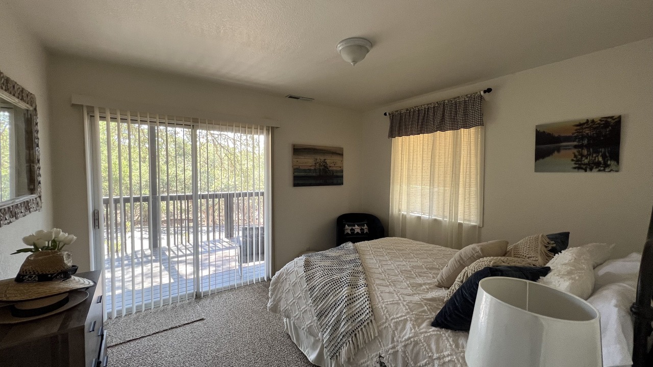 Photo of Bedroom in Oak Shores