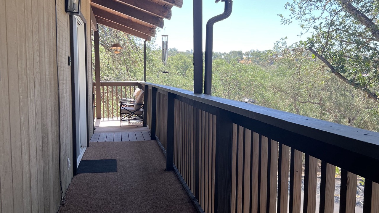 Photo of Patio Balcony in Oak Shores