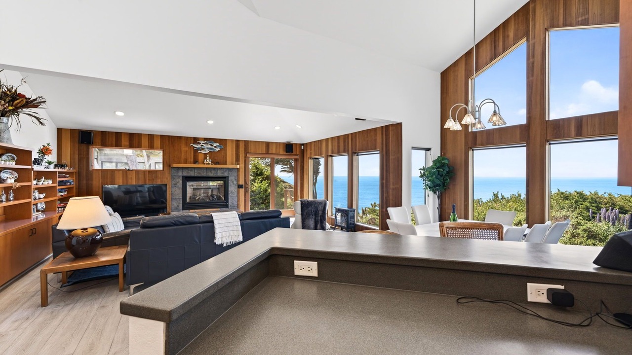 Photo of Livingroom in Gualala